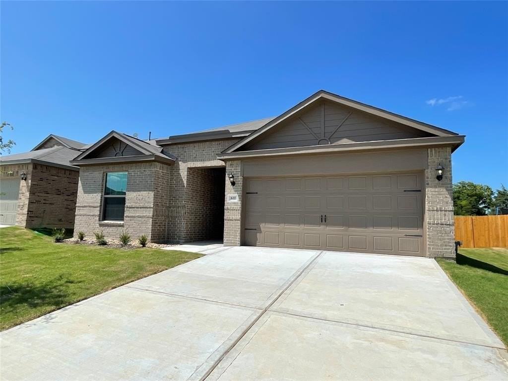 837 Clark Dr - Photo 2 of 28