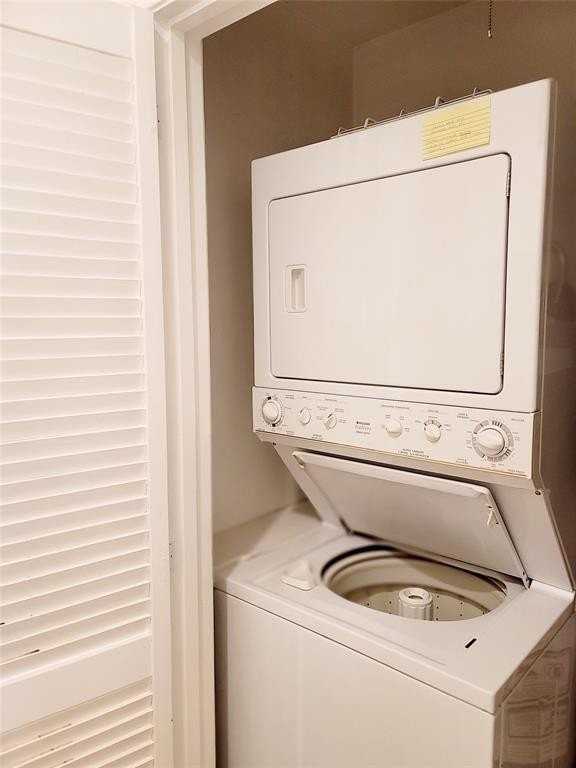 7022 Kingsbury Drive - Photo 7 of 18