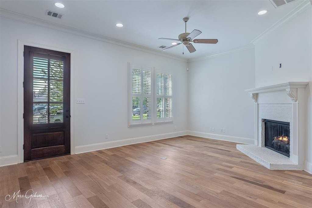 1930 Chestnut Park Ln - Photo 4 of 21