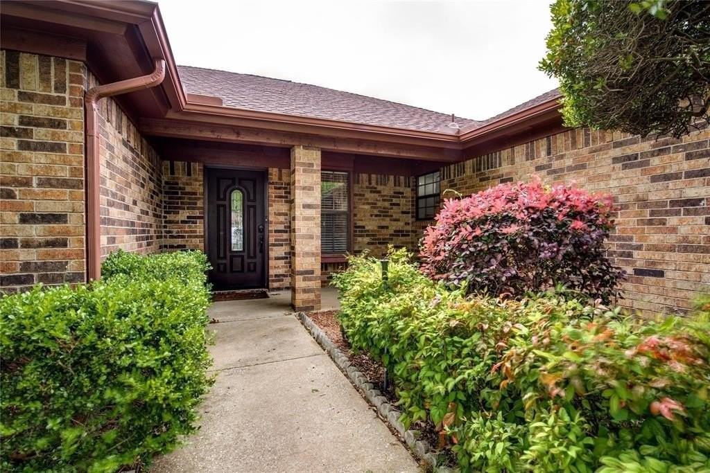 8966 Hialeah Cir S - Photo 2 of 24