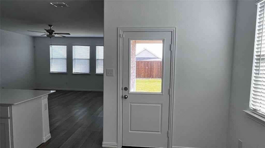 620 Truman St - Photo 5 of 24