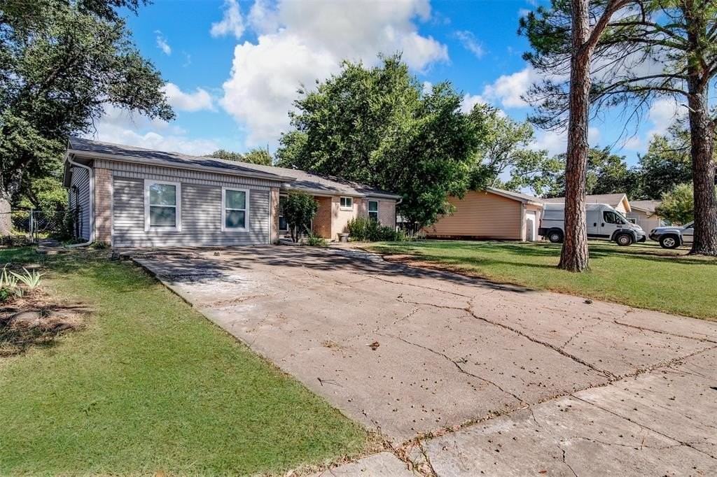 614 Blueberry Ln - Photo 2 of 29