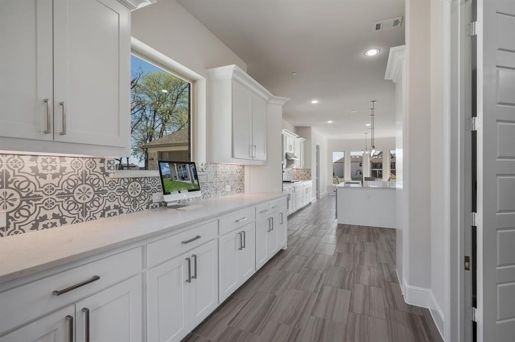 1405 Gairloch Dr - Photo 5 of 38