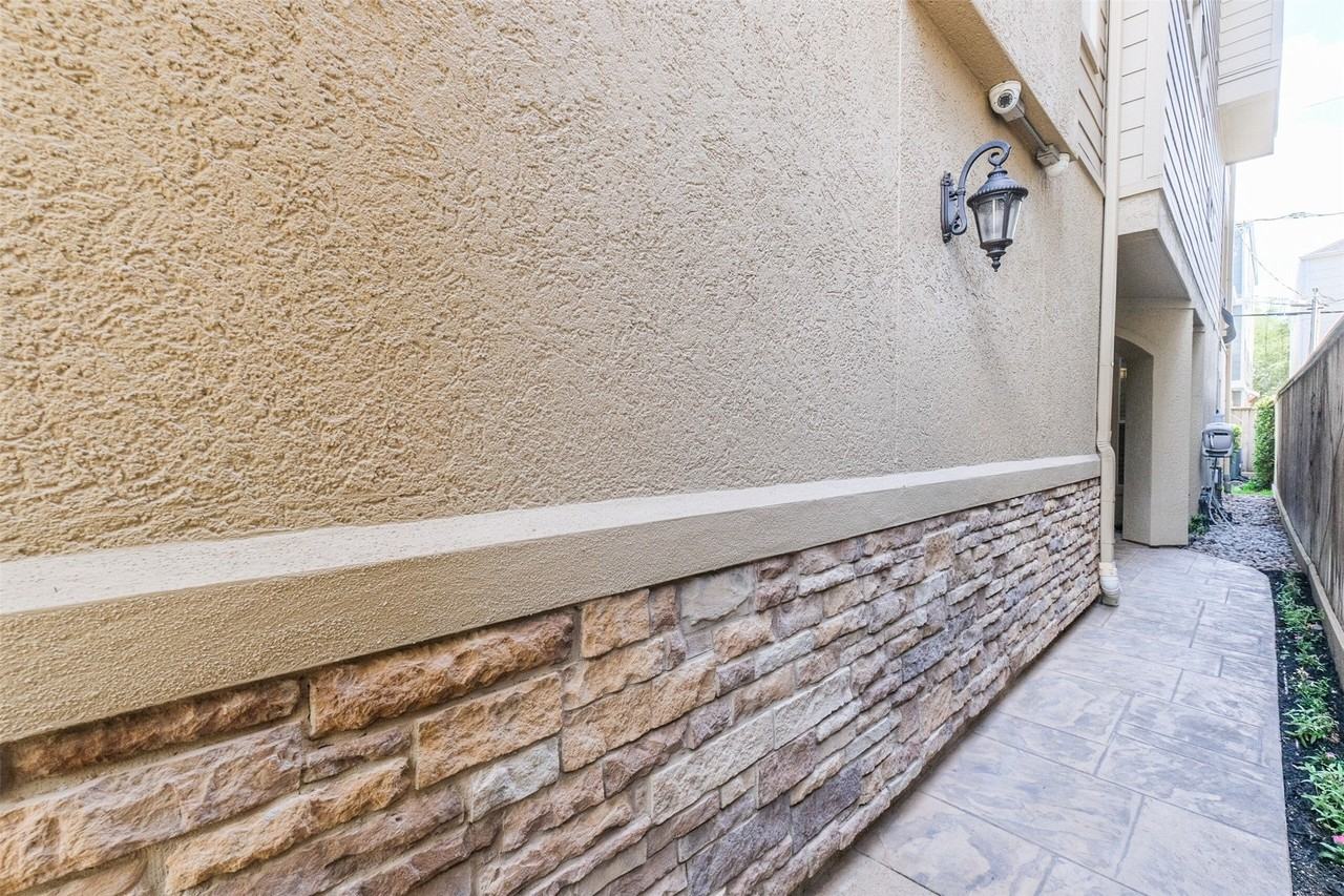 407 W Bell St - Photo 4 of 49