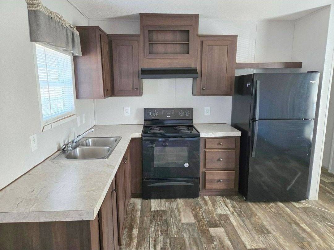 1110 Victoria St - Photo 3 of 11