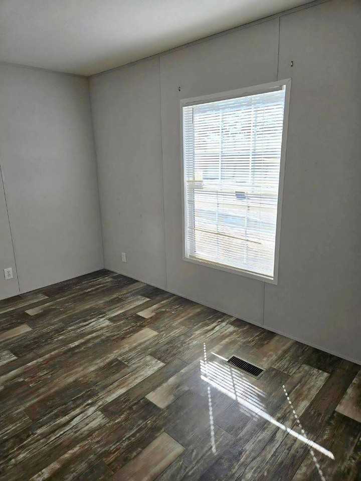 1110 Victoria St - Photo 6 of 11