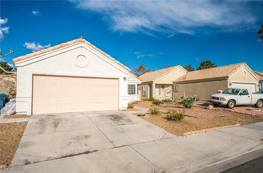 1324 Sun Point Dr - Photo 5 of 38