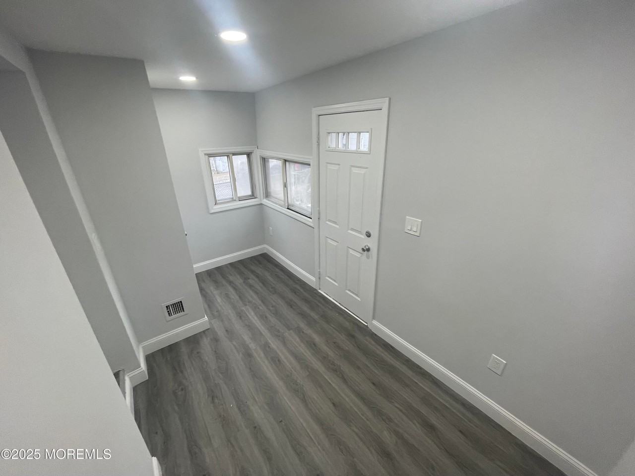 405 Myrtle Ave - Photo 3 of 11