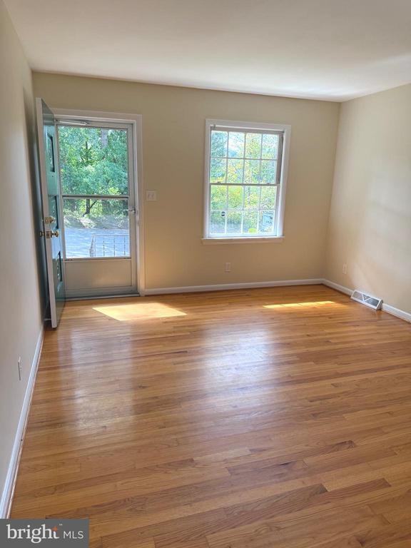 1317 Rappahannock Ave - Photo 2 of 17