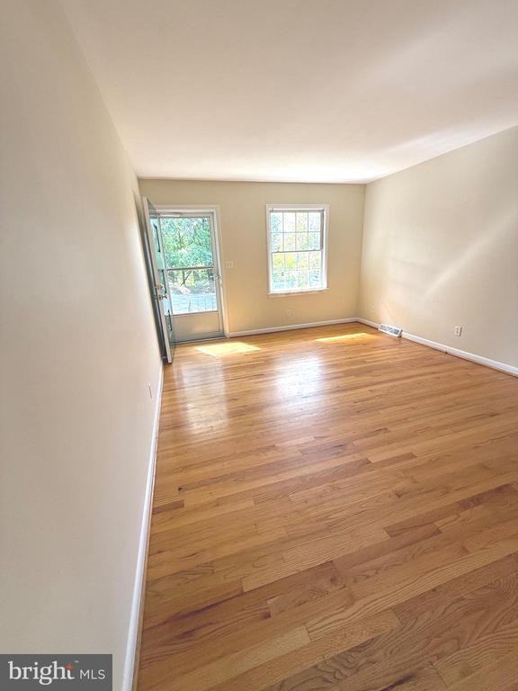 1317 Rappahannock Ave - Photo 3 of 17