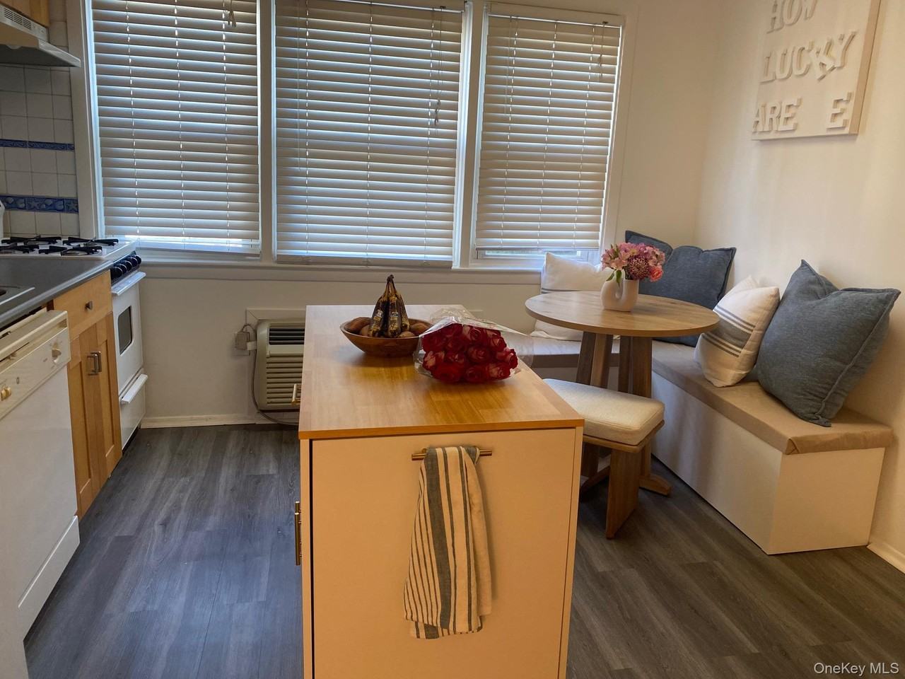 215 W Broadway ##J1 - Photo 2 of 15