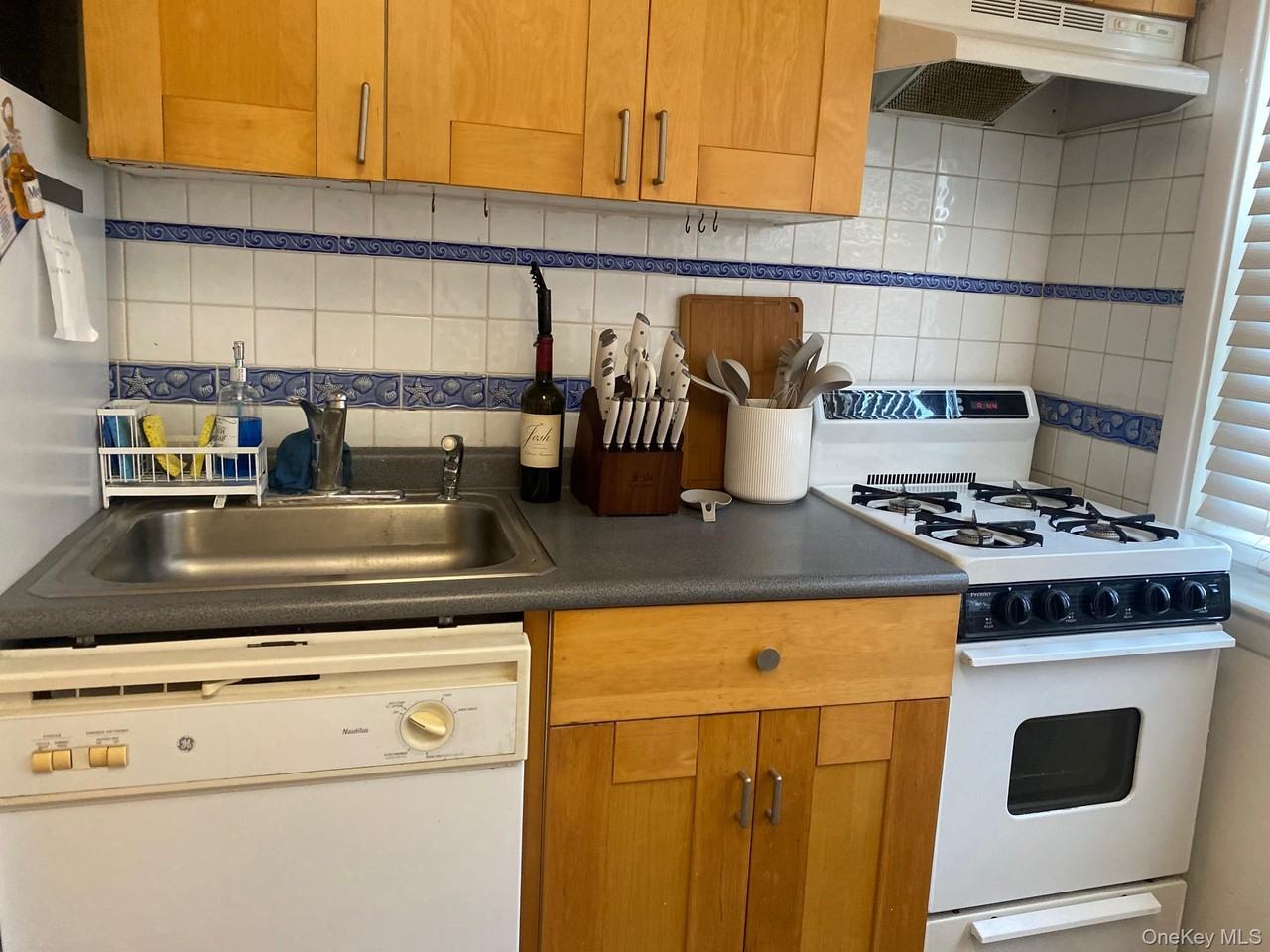 215 W Broadway ##J1 - Photo 4 of 15