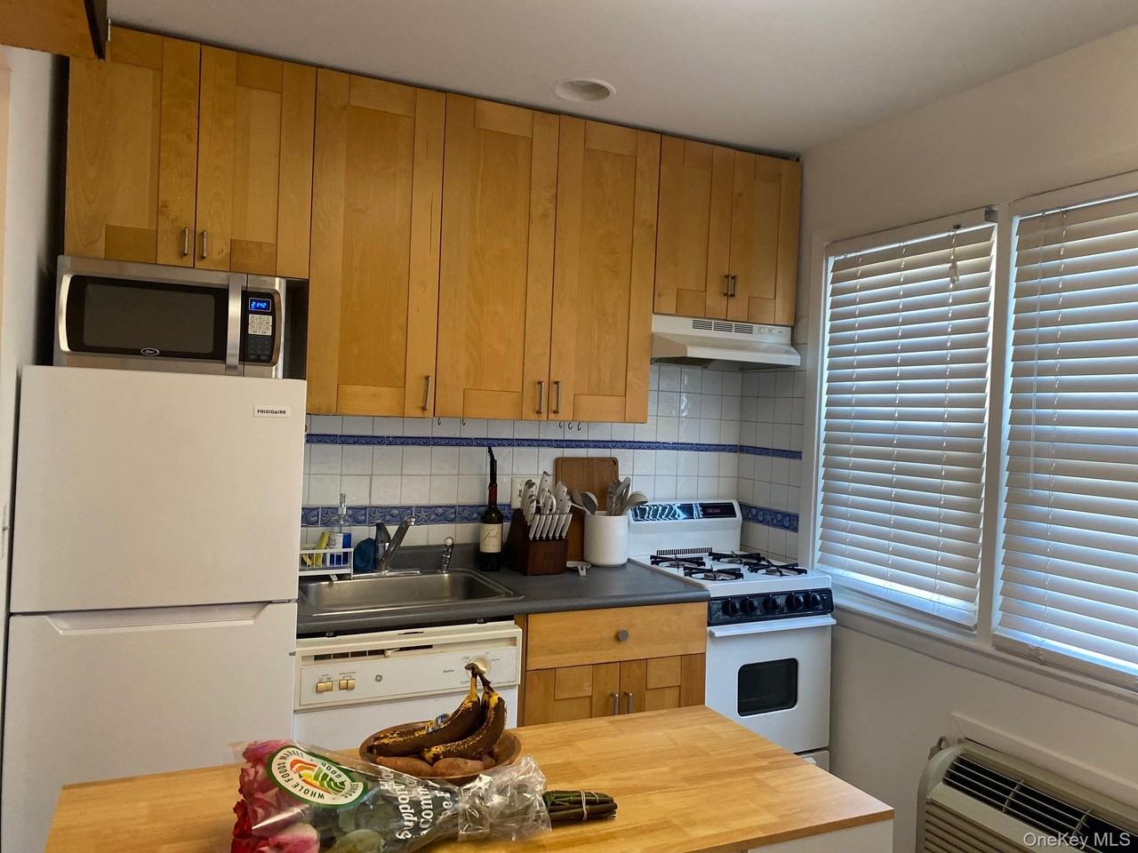 215 W Broadway ##J1 - Photo 5 of 15