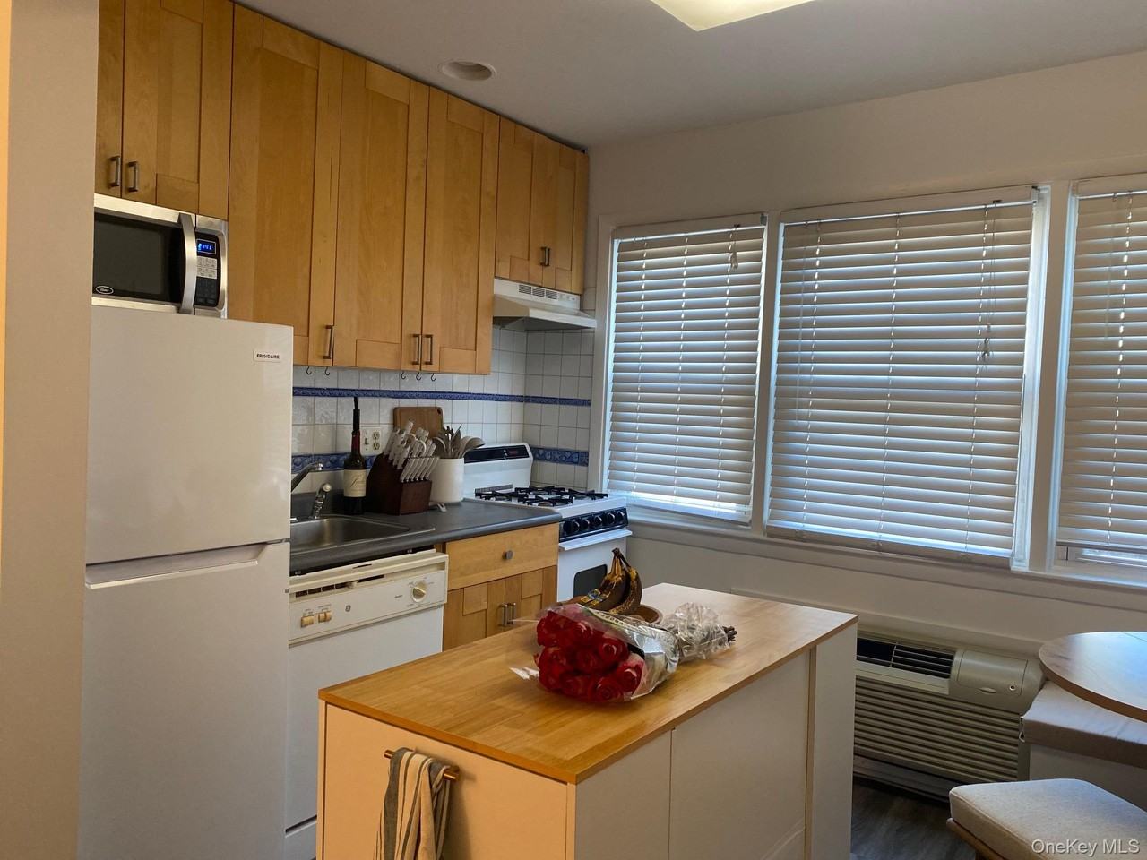 215 W Broadway ##J1 - Photo 6 of 15