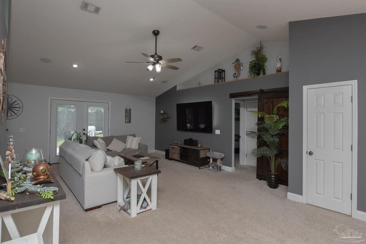 3080 Palm St - Photo 4 of 28