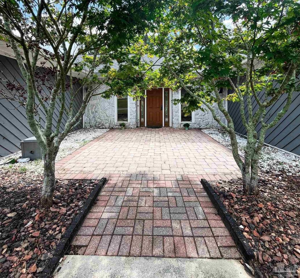 6843 Lake Charlene Dr - Photo 2 of 18