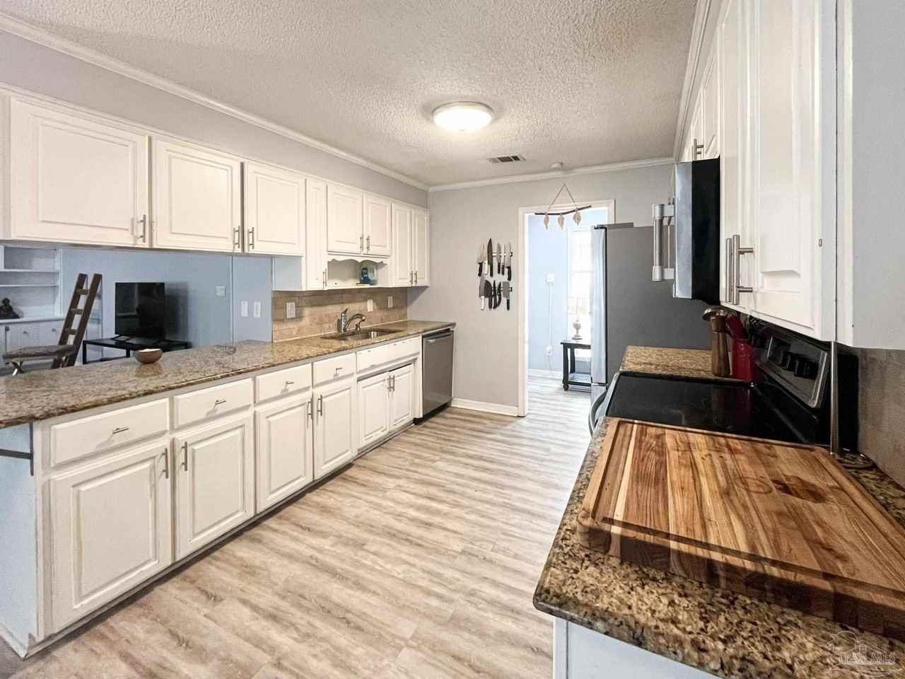 6843 Lake Charlene Dr - Photo 3 of 18