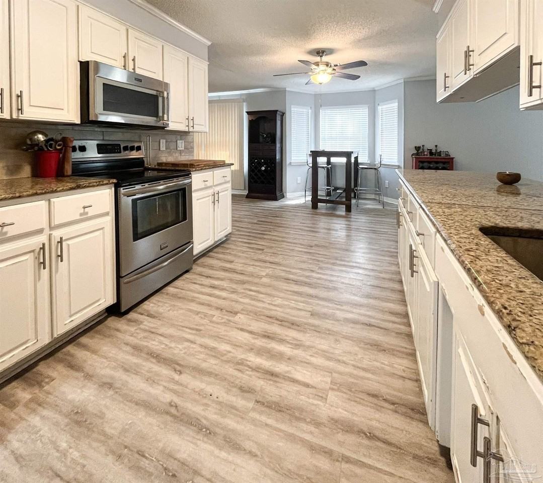 6843 Lake Charlene Dr - Photo 4 of 18