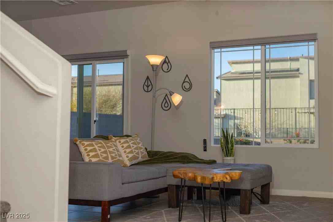 4494 Lantern Point Avenue - Photo 7 of 35