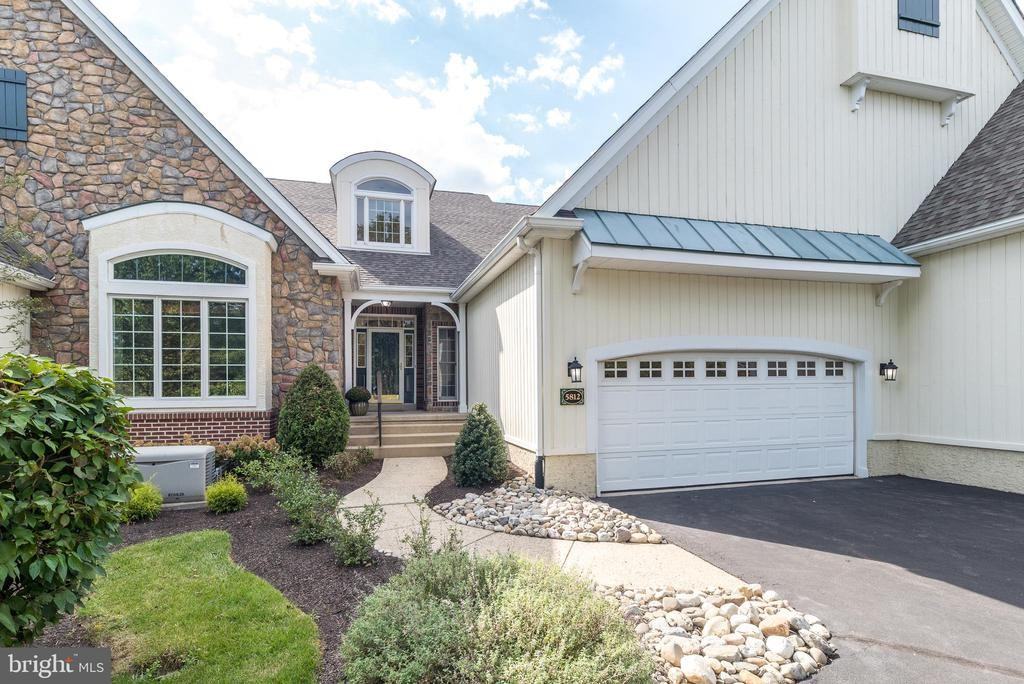 5812 Hickory Hollow Ln - Photo 2 of 50