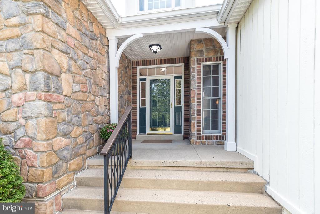 5812 Hickory Hollow Ln - Photo 5 of 50