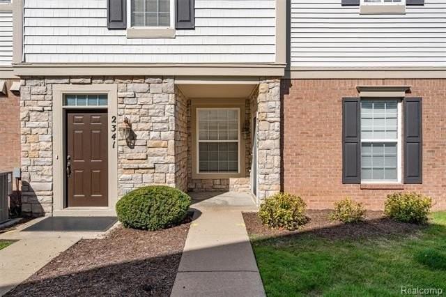 2323 Knollwood Dr - Photo 3 of 24