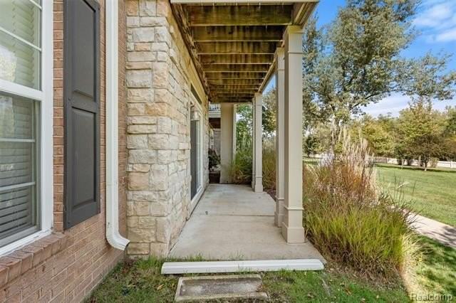 2323 Knollwood Dr - Photo 4 of 24