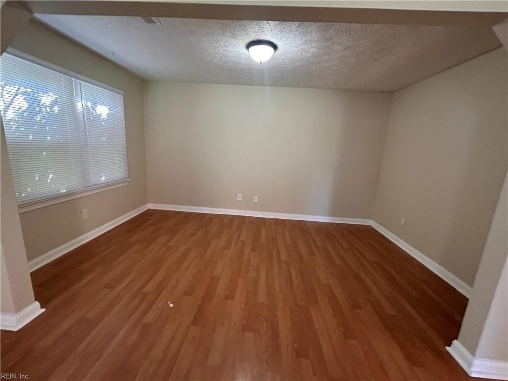 245 Loch Cir - Photo 3 of 10