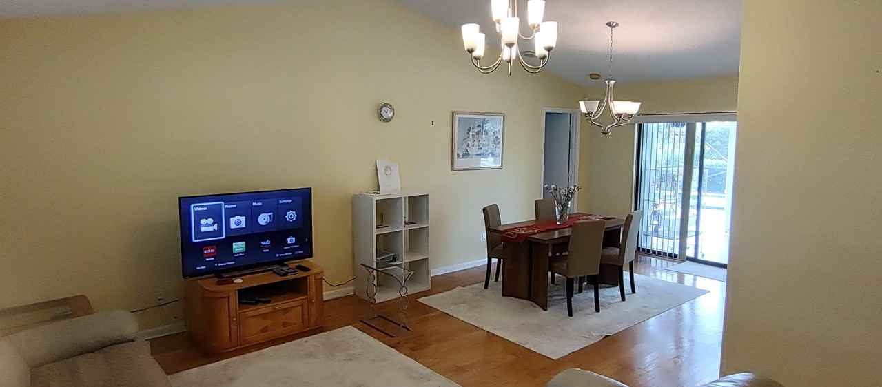 1132 Se Oriental Ave - Photo 5 of 39