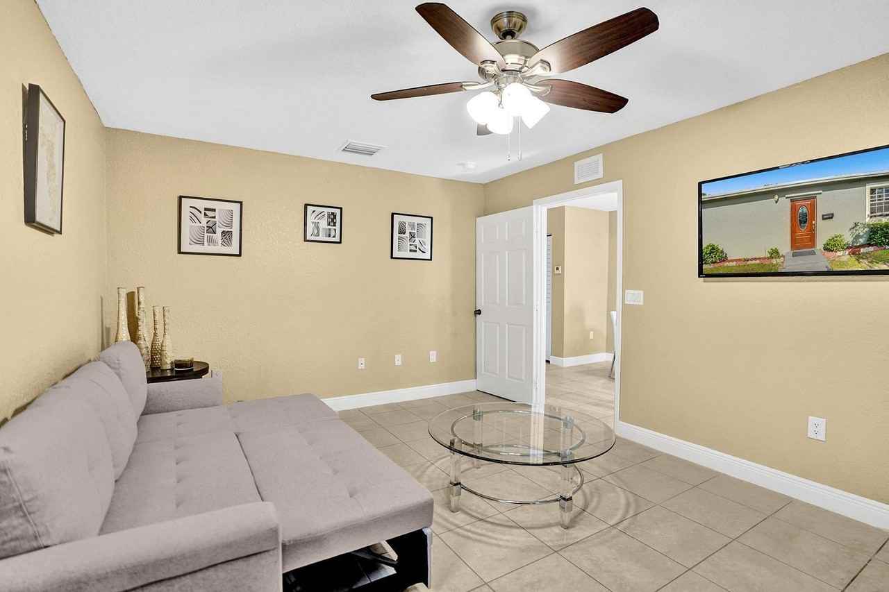 2349 Seminole Blvd - Photo 4 of 19