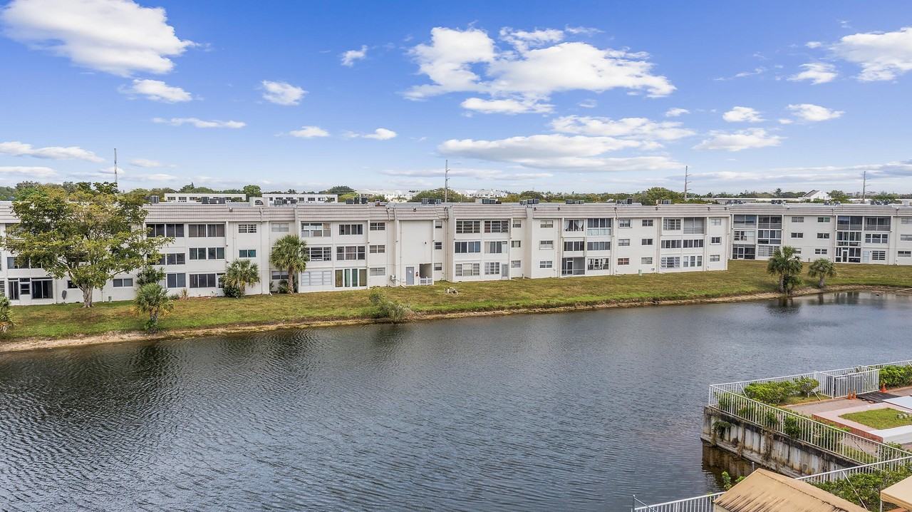 8130 Sunrise Lakes Boulevard #211