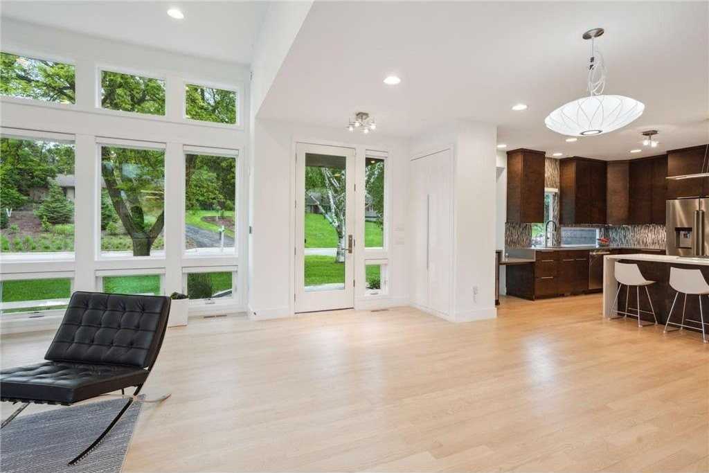 209 Westwood Drive North - Photo 7 of 42