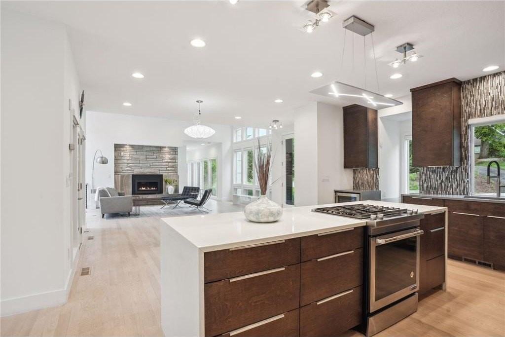 209 Westwood Drive North - Photo 5 of 42