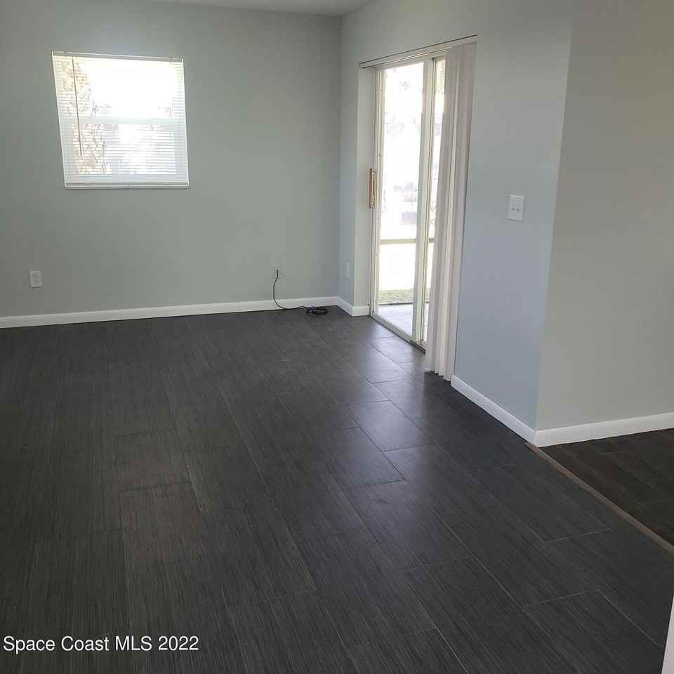 990 Butia St - Photo 5 of 21