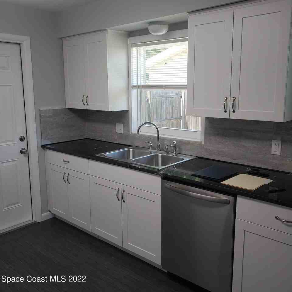 990 Butia St - Photo 7 of 21