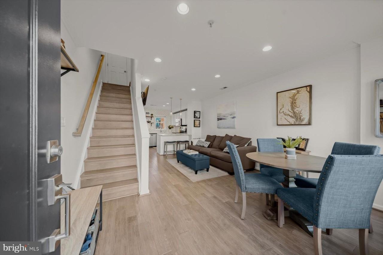 1043 5th St Se - Photo 4 of 30