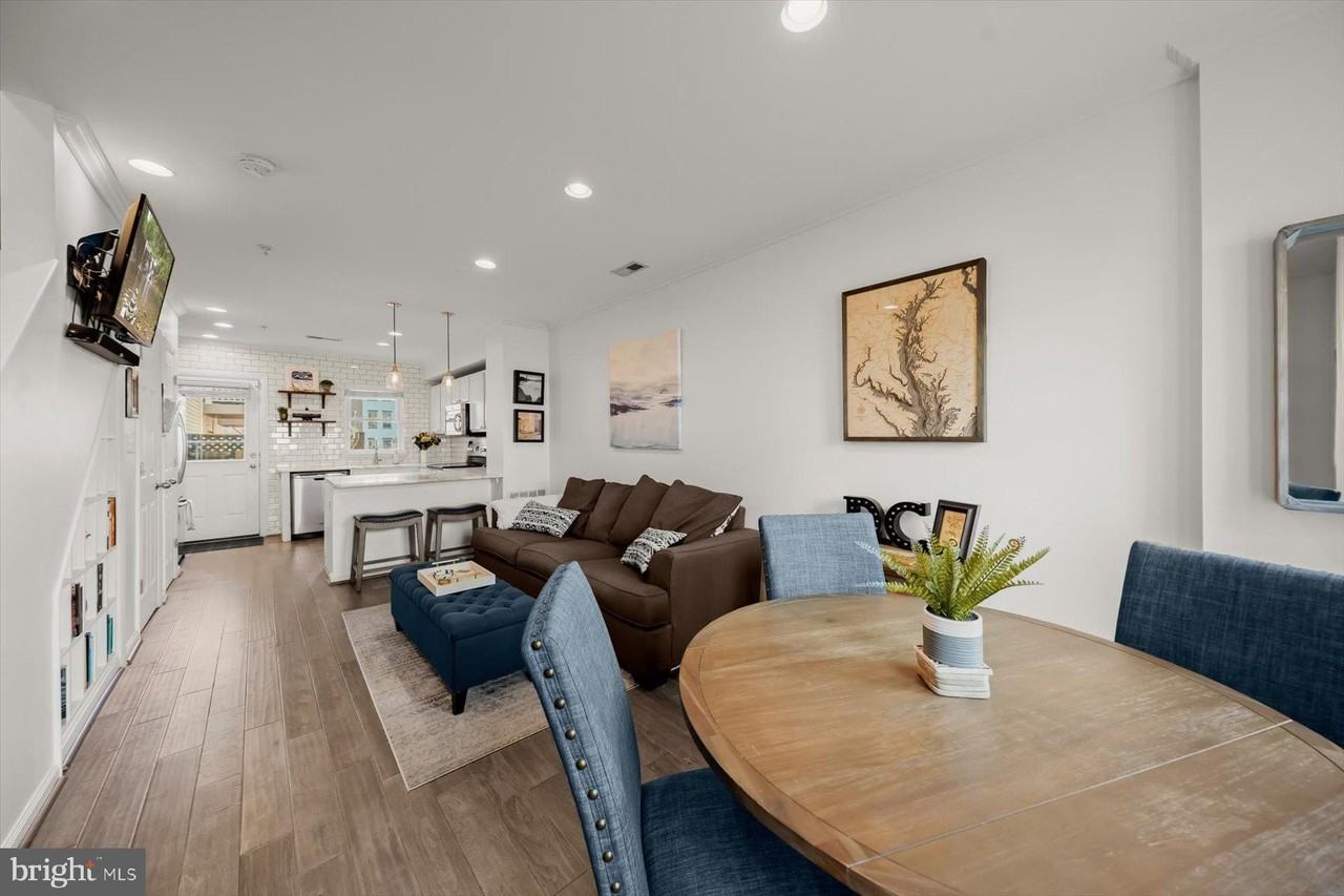 1043 5th St Se - Photo 5 of 30