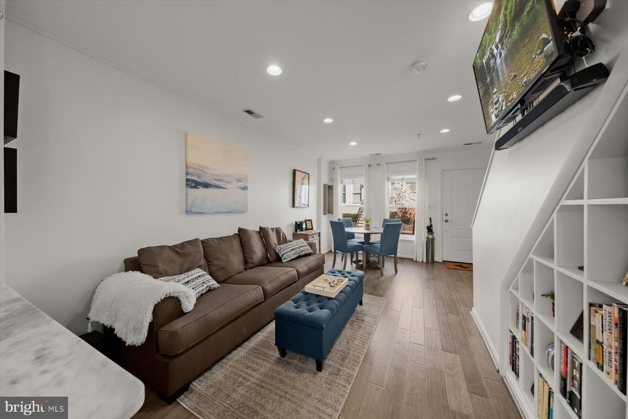 1043 5th St Se - Photo 6 of 30