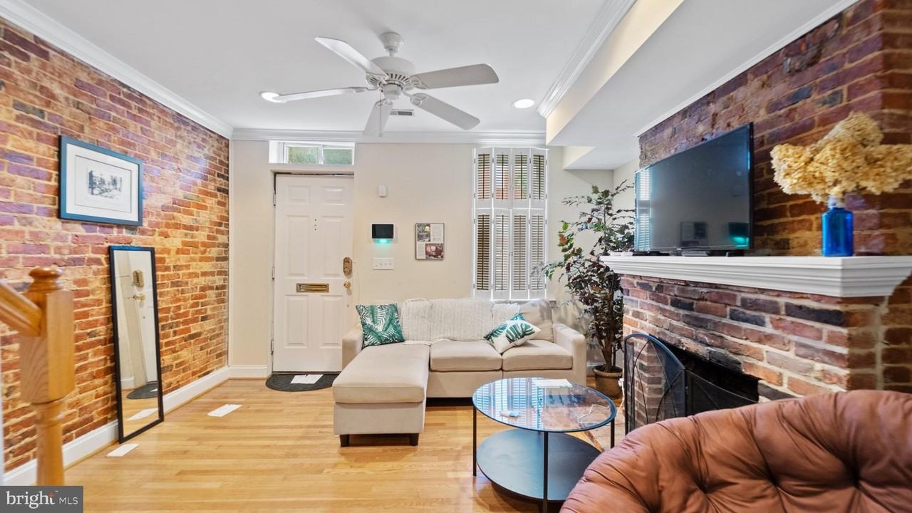 628 Scott Street - Photo 3 of 33