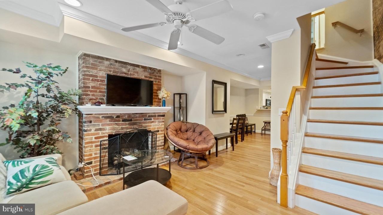 628 Scott Street - Photo 4 of 33