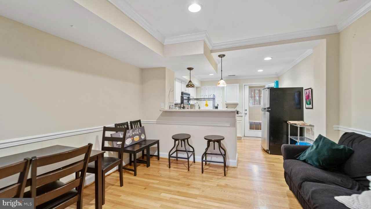 628 Scott Street - Photo 7 of 33