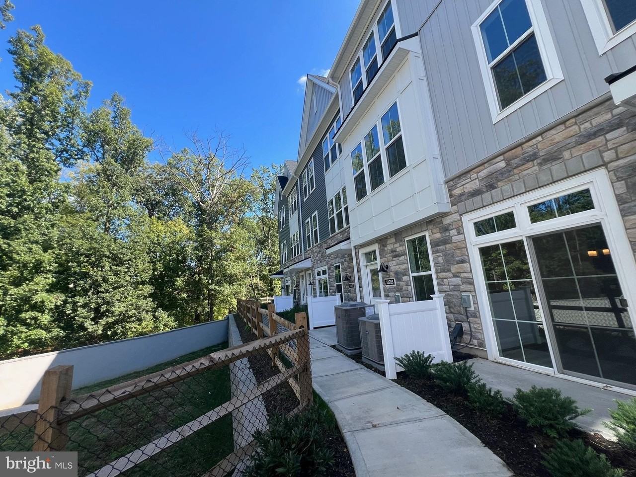 10106 Donatello Drive - Photo 3 of 22