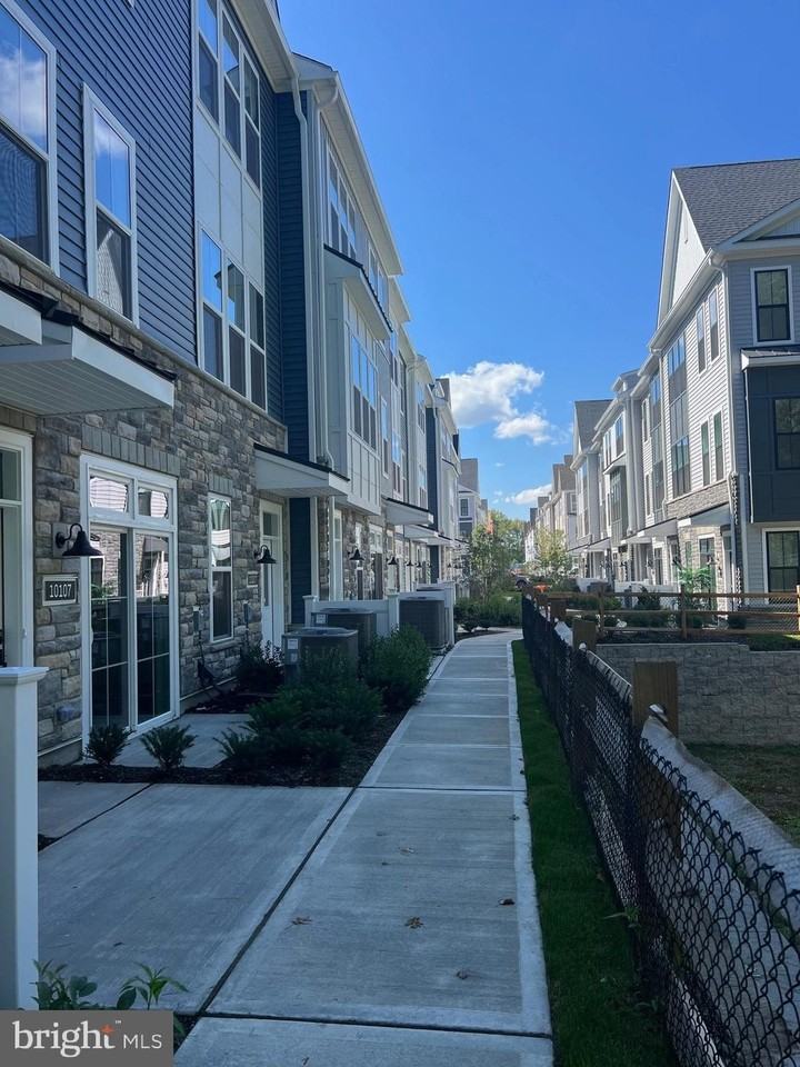 10106 Donatello Drive - Photo 4 of 22