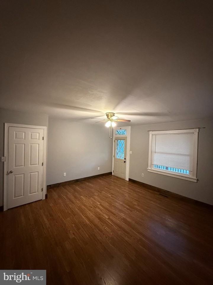 11B Eshbach Ln - Photo 4 of 22