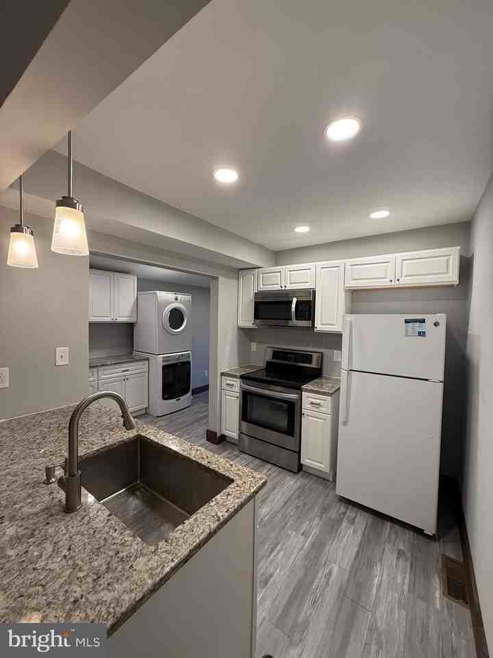 11B Eshbach Ln - Photo 6 of 22