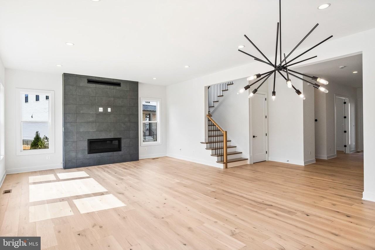 841 N Manchester St - Photo 6 of 50