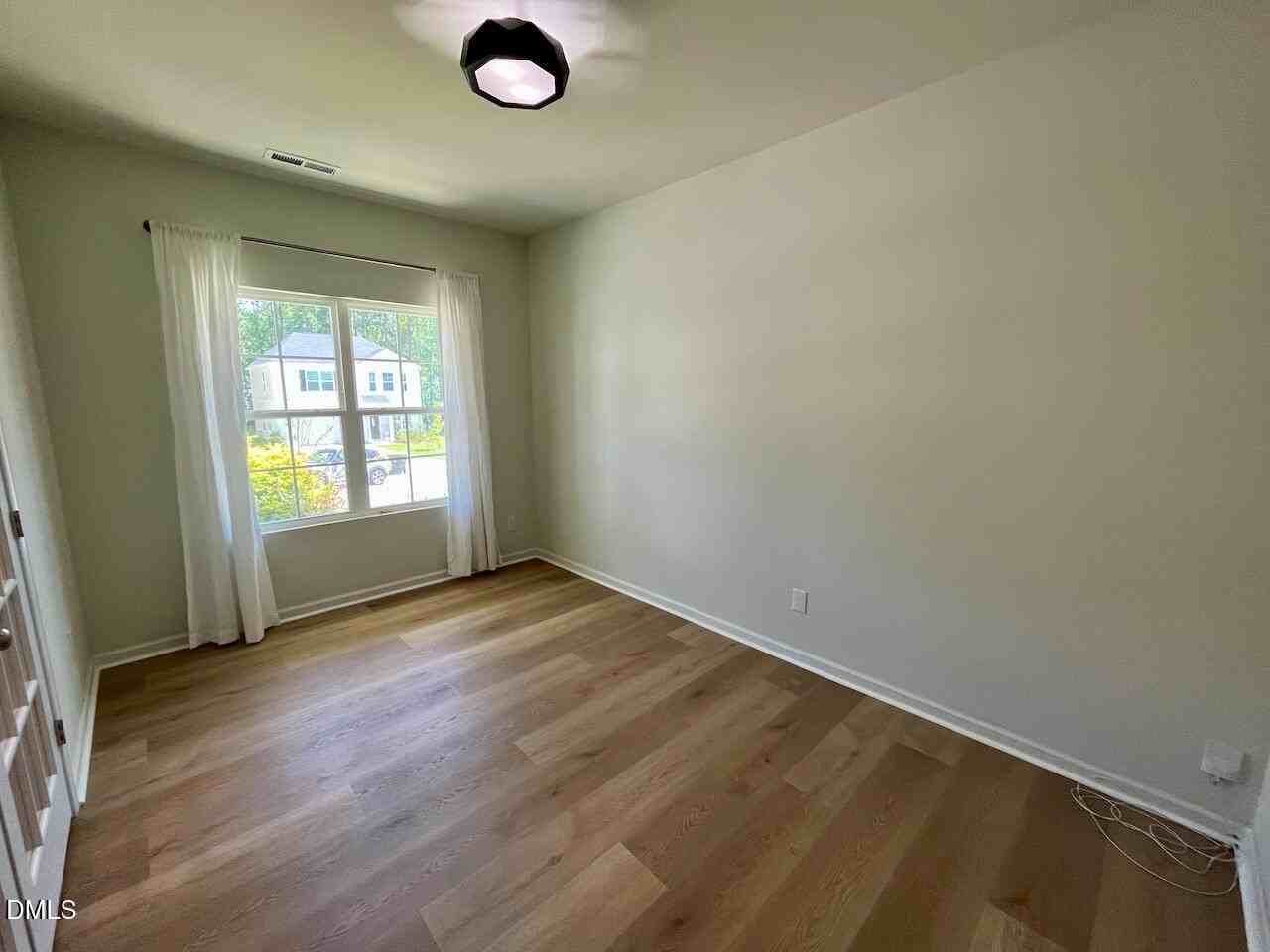 924 Peninsula Place - Photo 3 of 22