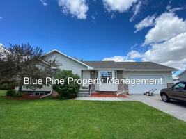 featured image of 3863 Ridgeview Cir