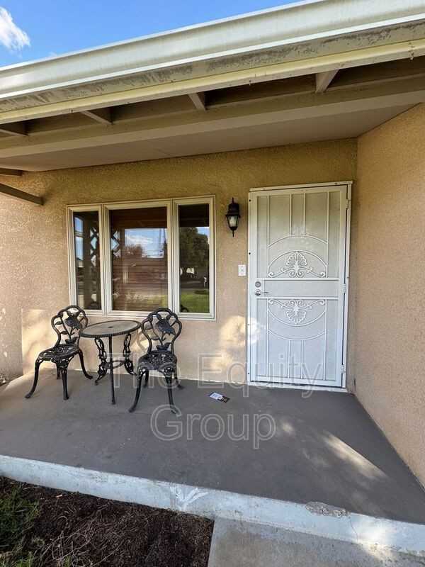 648 Auburn St - Photo 2 of 25