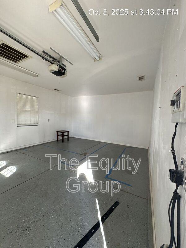 648 Auburn St - Photo 4 of 25